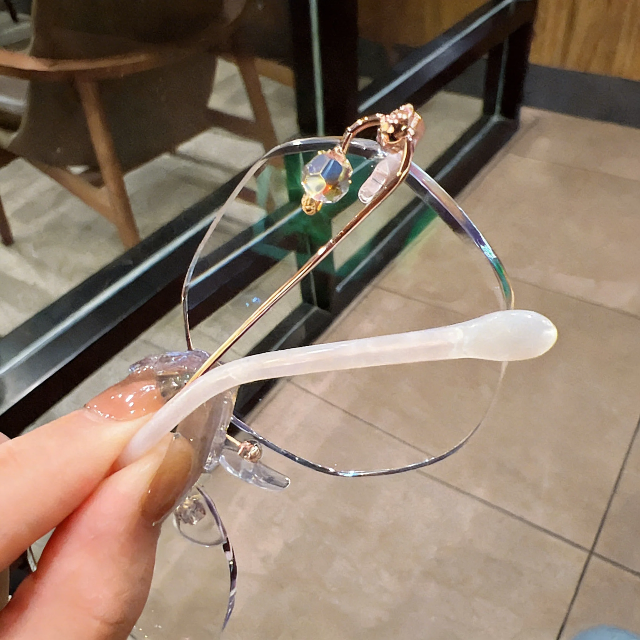 Geometric Rimless Cut-Edge Glasses VK2406 - Image 4
